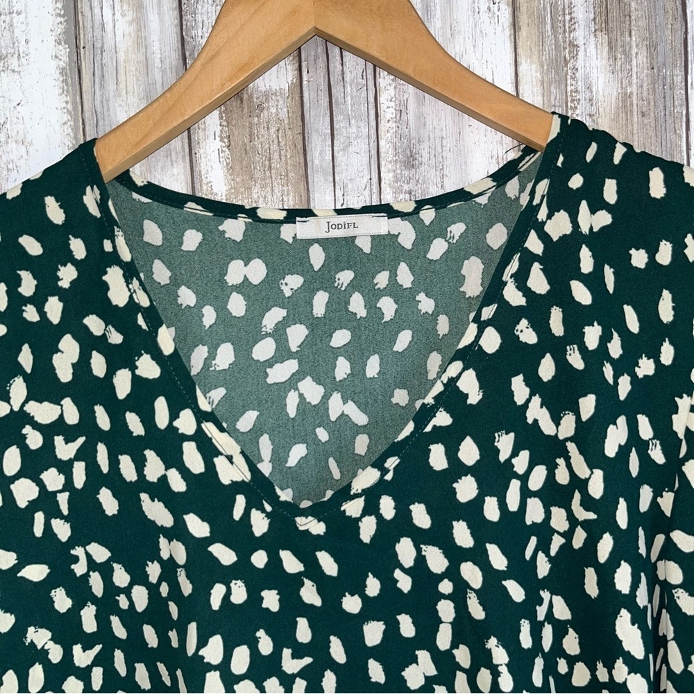 Jodifl Leopard Ballon Sleeve Oversized Green Blouse - Picture 5 of 6
